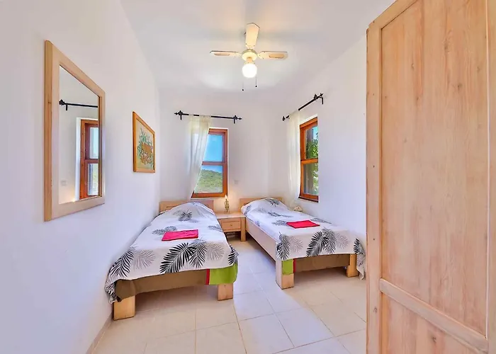 Yarimada Deniz Manzarali Cindy Villa Kaş