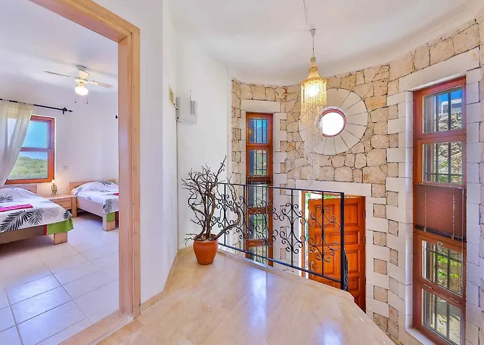 Villa Yarimada Deniz Manzarali Cindy Kaş