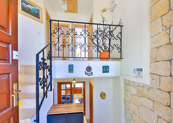 Villa Yarimada Deniz Manzarali Cindy *