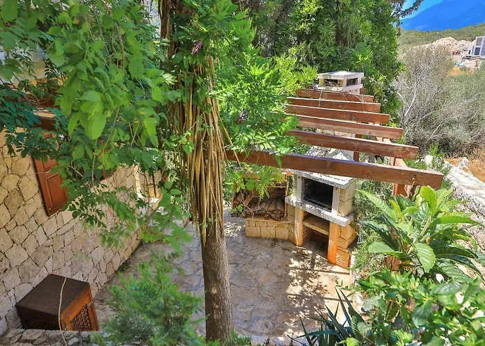 Villa Yarimada Deniz Manzarali Cindy Kaş