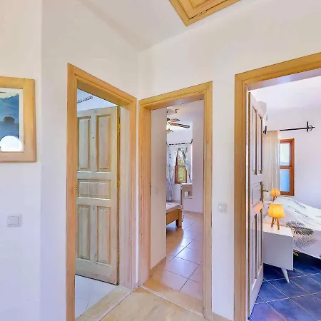 Yarimada Deniz Manzarali Cindy וילה *