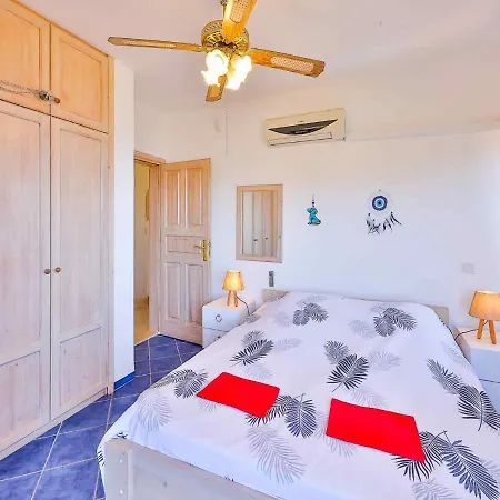 Yarimada Deniz Manzarali Cindy קס