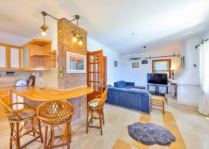 Yarimada Deniz Manzarali Cindy Villa Kas