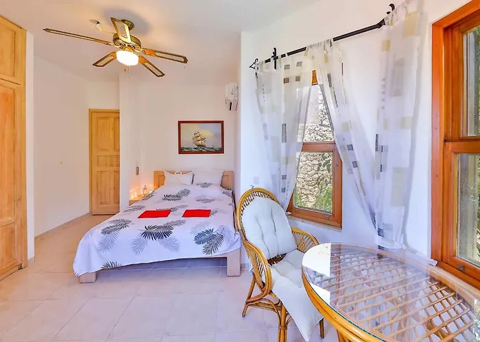 Villa Yarimada Deniz Manzarali Cindy Kas