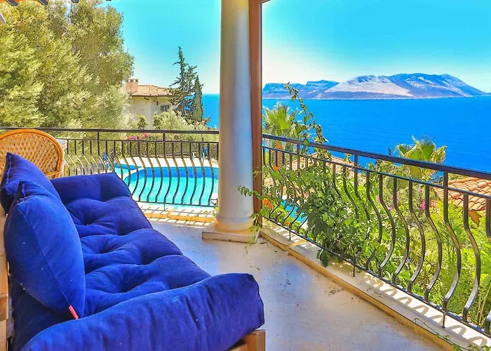 Yarimada Deniz Manzarali Cindy Villa